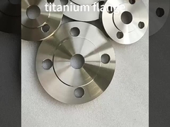 Flange in titanio